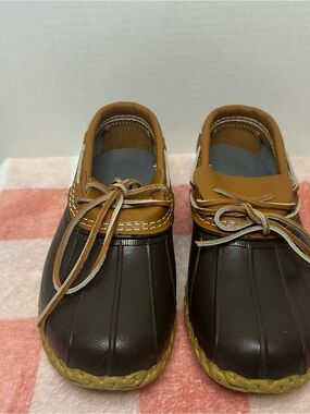 LL Beans women’s size 8 Brown Two-Tone Duck Rain Shoes